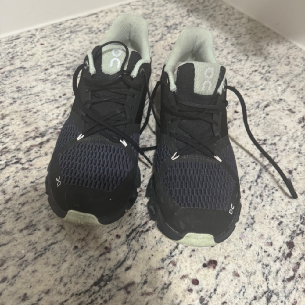 On cloud cloudflyer size 10